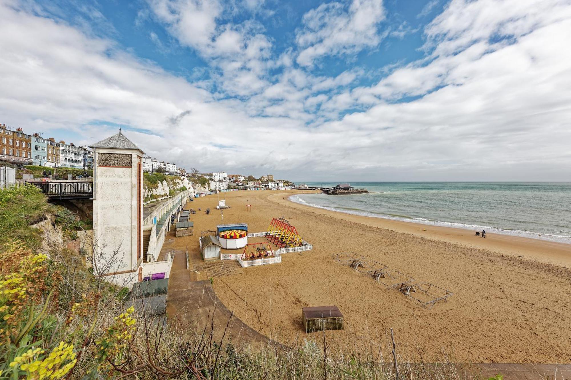 Viking Bay View 3 Bed Apartment Broadstairs